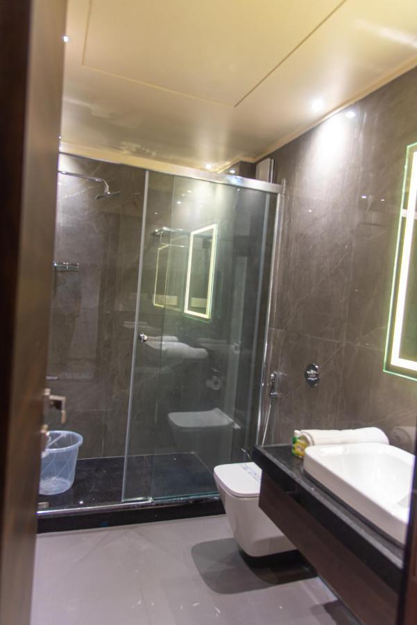Hotel Royal Livin Варанаси Экстерьер фото