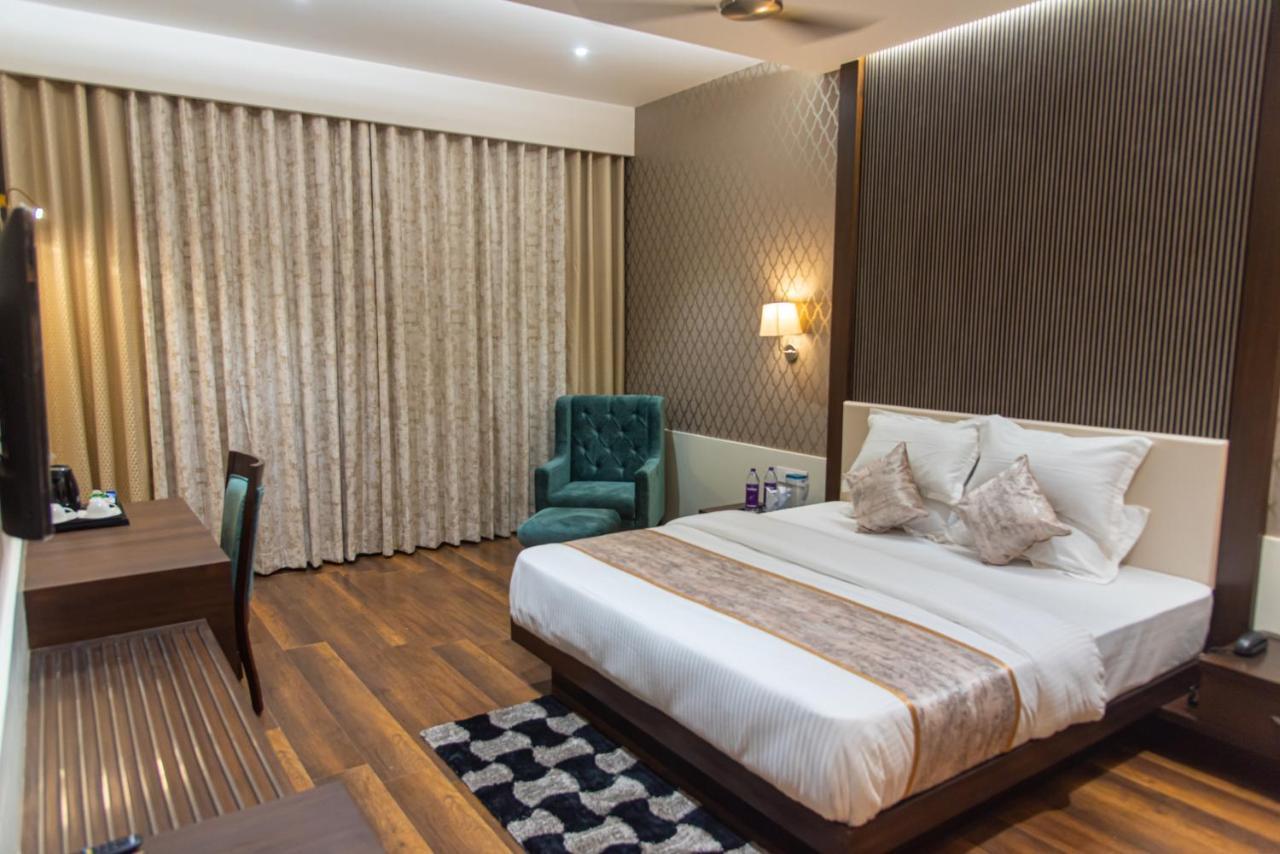 Hotel Royal Livin Варанаси Экстерьер фото