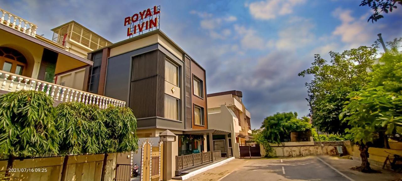 Hotel Royal Livin Варанаси Экстерьер фото
