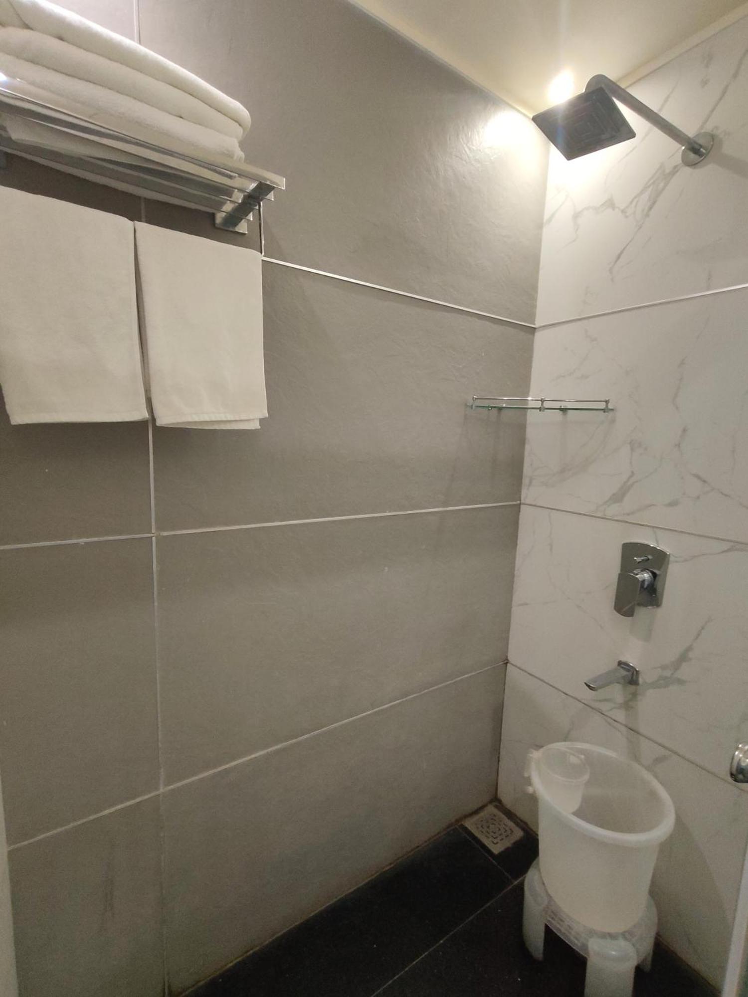 Hotel Royal Livin Варанаси Экстерьер фото