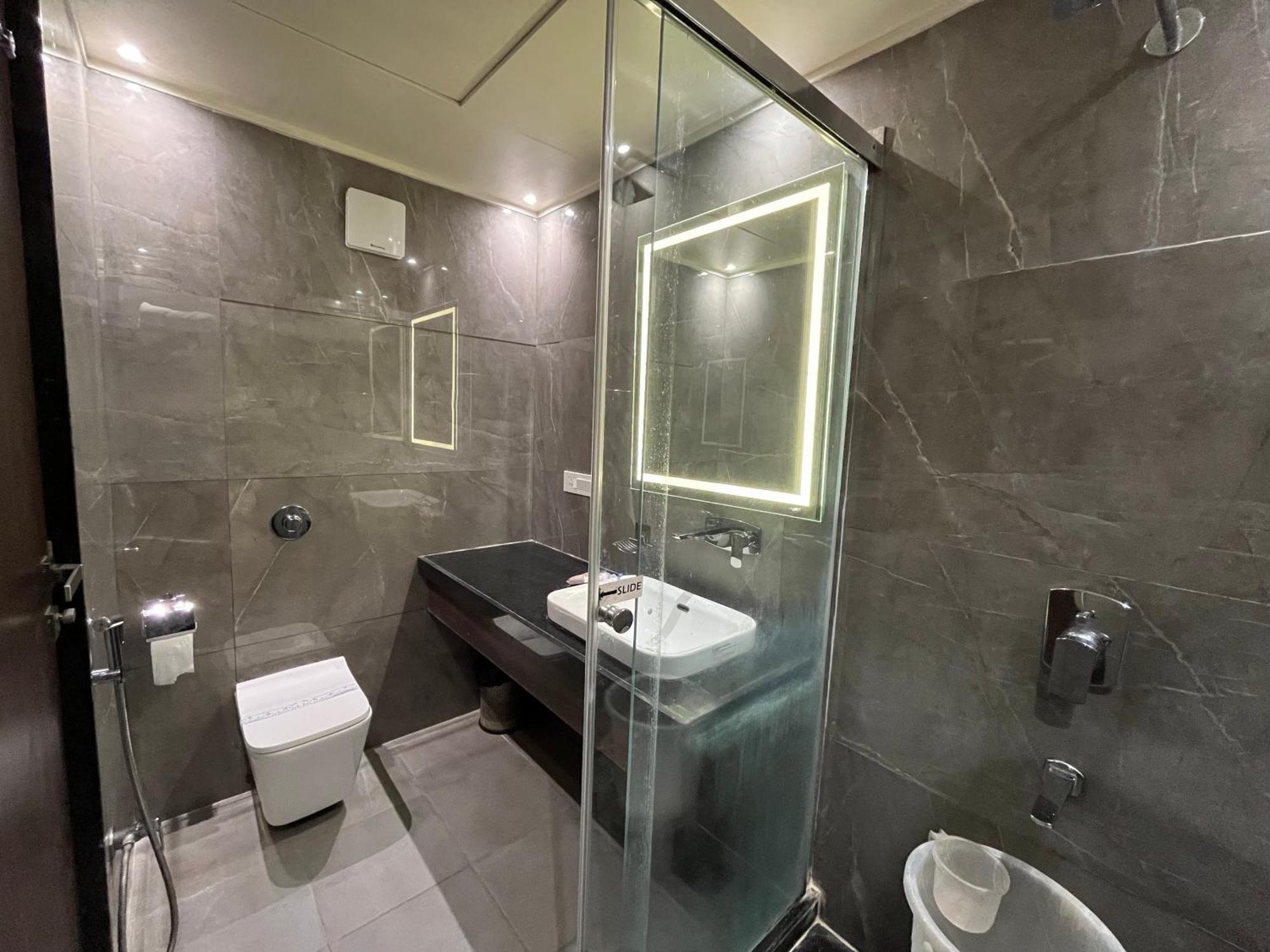 Hotel Royal Livin Варанаси Экстерьер фото