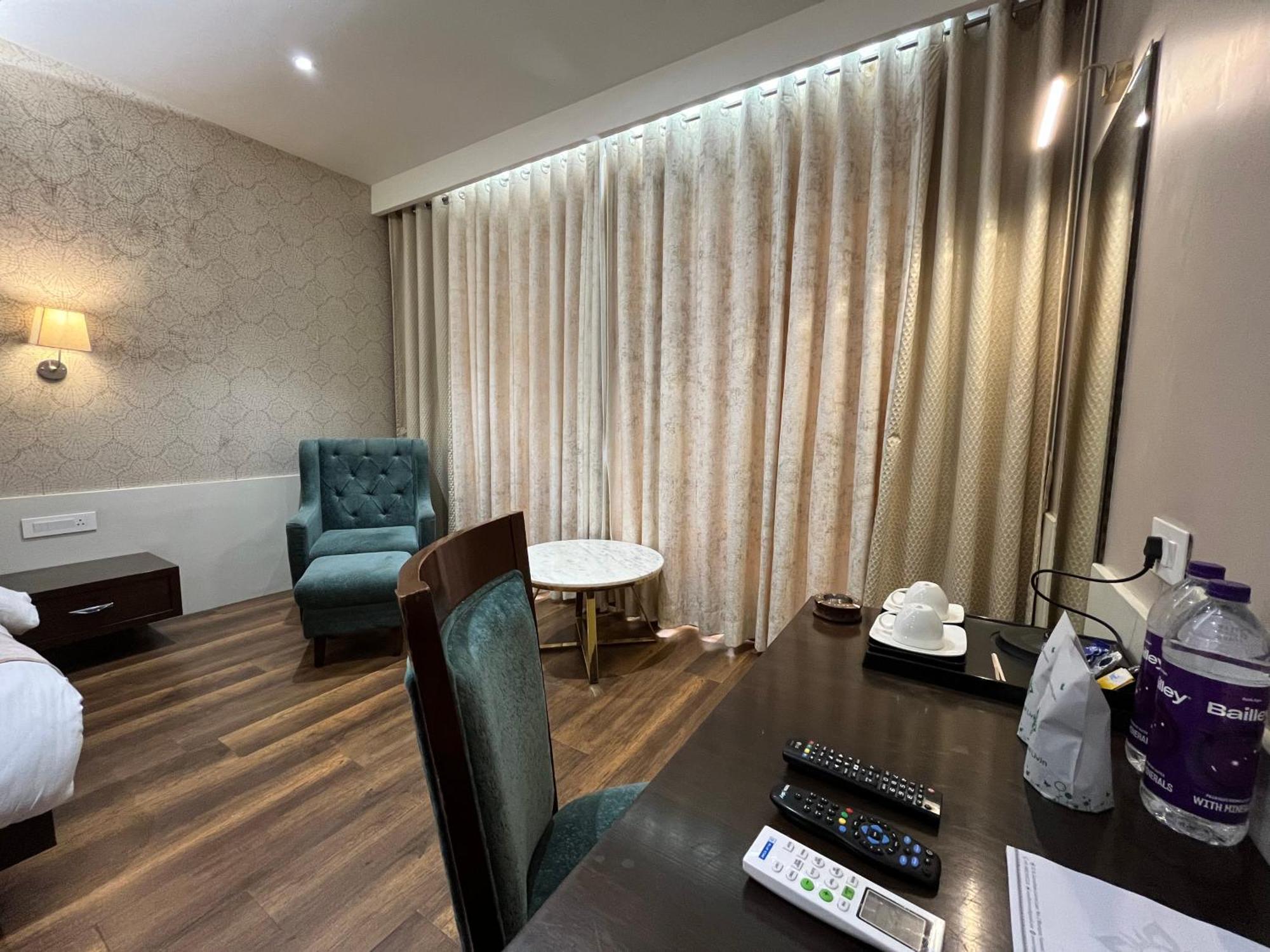 Hotel Royal Livin Варанаси Экстерьер фото