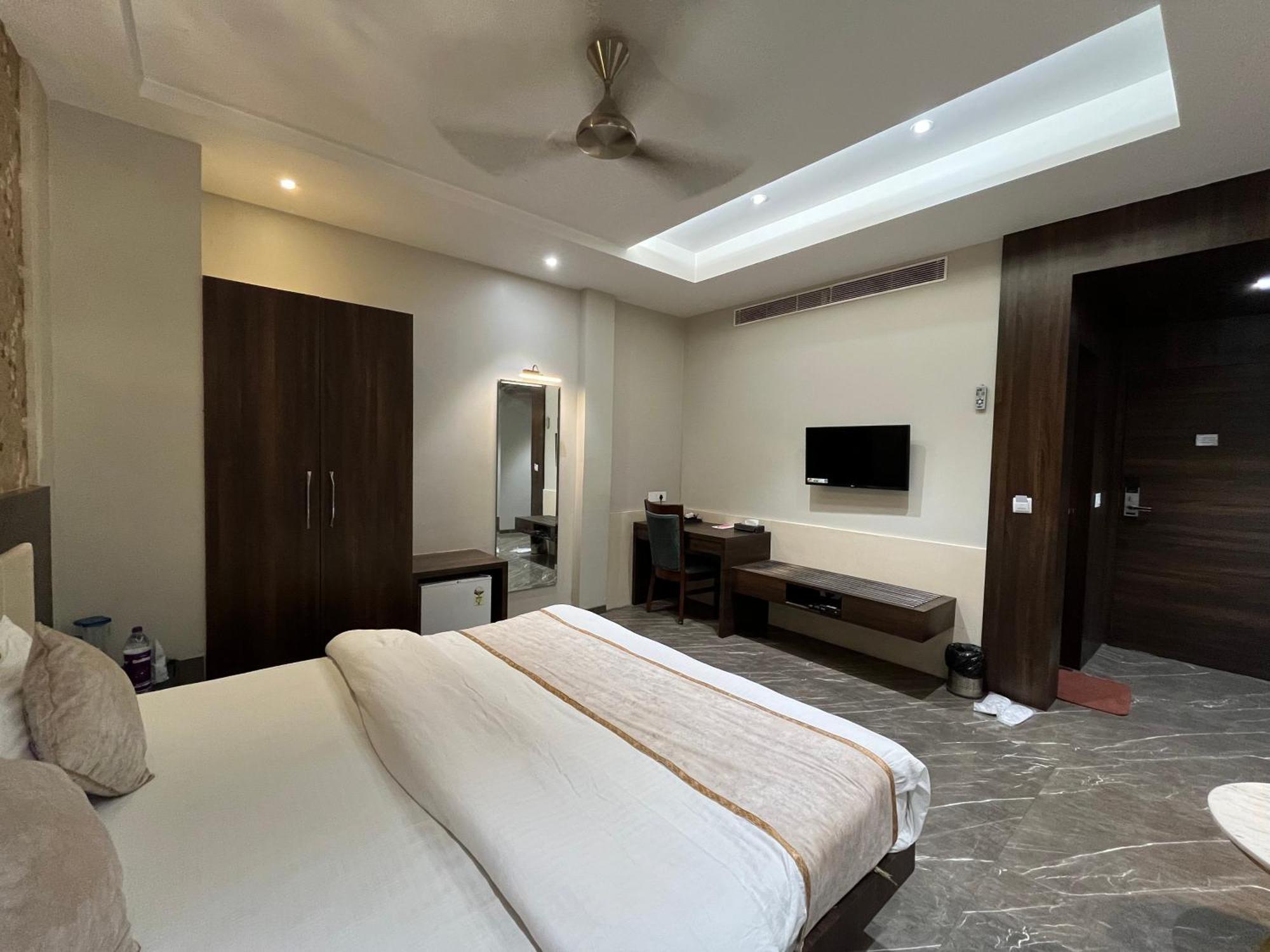 Hotel Royal Livin Варанаси Экстерьер фото