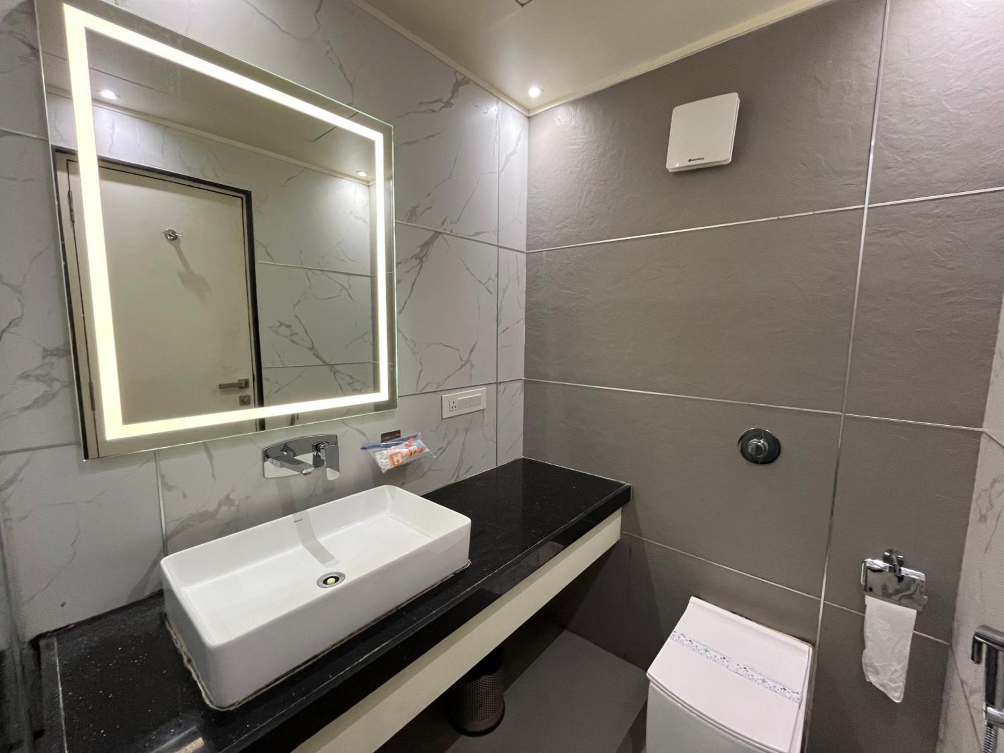 Hotel Royal Livin Варанаси Экстерьер фото