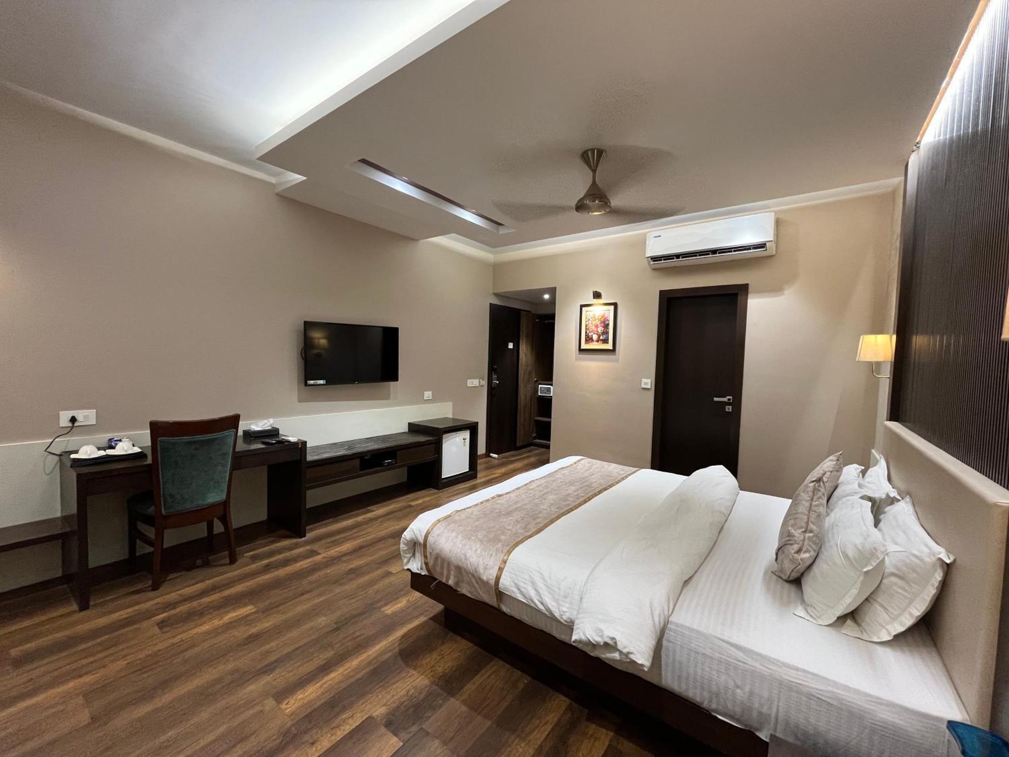 Hotel Royal Livin Варанаси Экстерьер фото