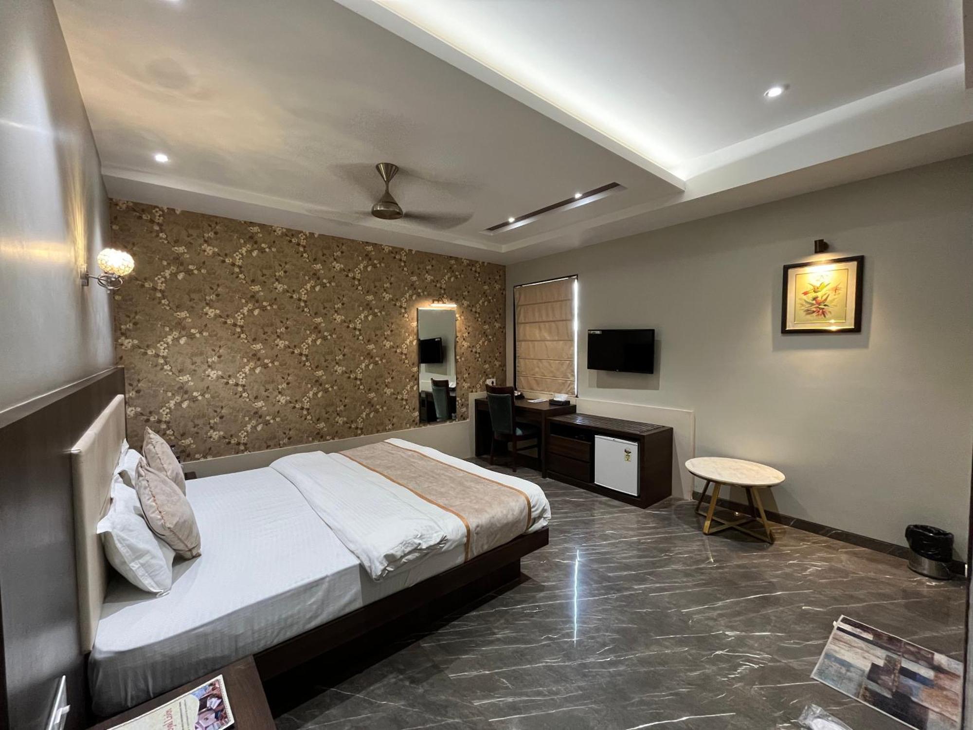 Hotel Royal Livin Варанаси Экстерьер фото